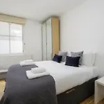 Capital Two Bedroom Apartment Sloane Avenue